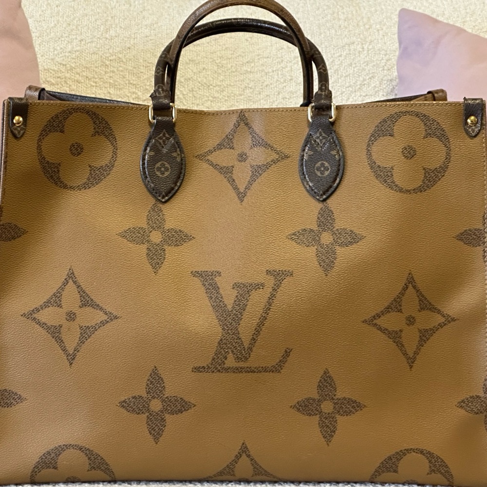 - Louis Vuitton OnTheGo GM.  Wonderful condition! ❤️